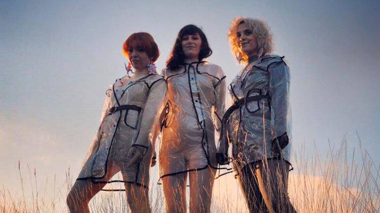 “Uniforms”, pop melódico en Andalucía Televisión “Uniforms”, pop melódico en Andalucía Televisión