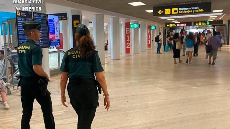 Detenido un hombre acusado de una agresión sexual a una pasajera en el aeropuerto de Sevilla Detenido un hombre acusado de una agresión sexual a una pasajera en el aeropuerto de Sevilla