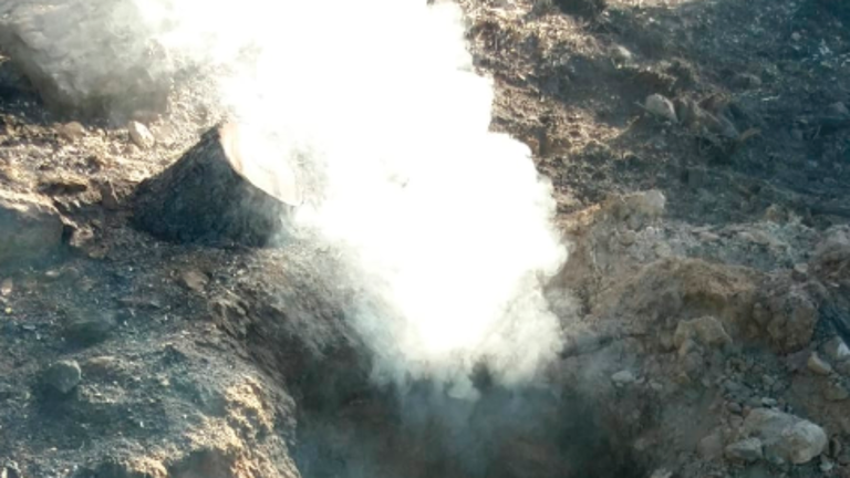 Hasta 14 bomberos continúan las labores para extinguir el incendio forestal de Quesada Hasta 14 bomberos continúan las labores para extinguir el incendio forestal de Quesada