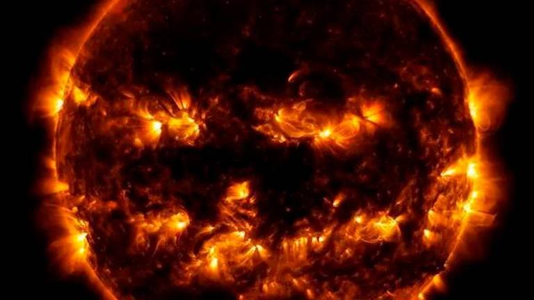 Un efecto fotográfico “viste” el sol de calabaza de Halloween Un efecto fotográfico “viste” el sol de calabaza de Halloween