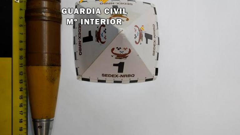 La Guardia Civil desactiva un proyectil con todos sus elementos explosivos intactos La Guardia Civil desactiva un proyectil con todos sus elementos explosivos intactos