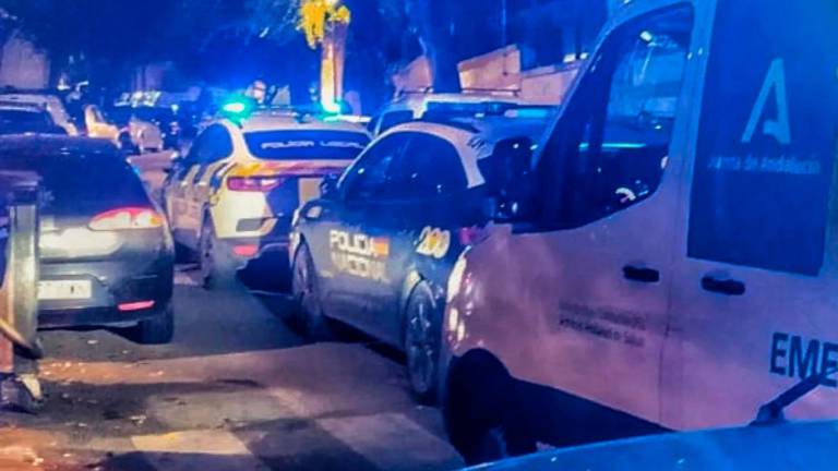 Cuatro afectados por humo en el incendio de un piso en Jaén Cuatro afectados por humo en el incendio de un piso en Jaén
