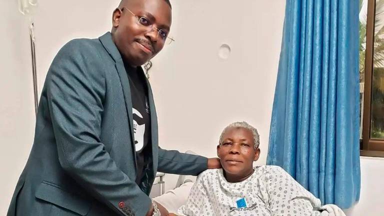 Una mujer de 70 años da a luz a gemelos en un hospital de Uganda Una mujer de 70 años da a luz a gemelos en un hospital de Uganda