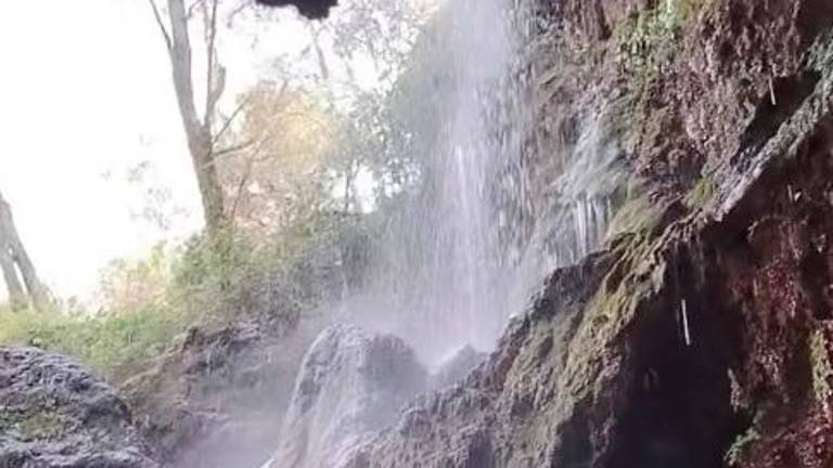 Escuchen, es la Fuente de Rechita hasta arriba de agua Escuchen, es la Fuente de Rechita hasta arriba de agua