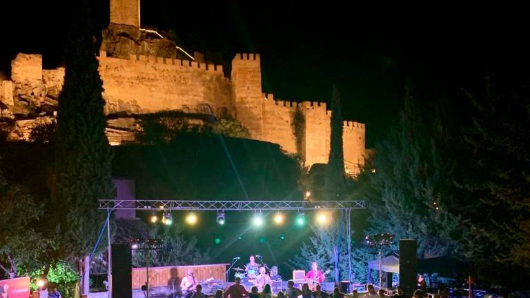 Pop y folk se unen en La Iruela Pop y folk se unen en La Iruela