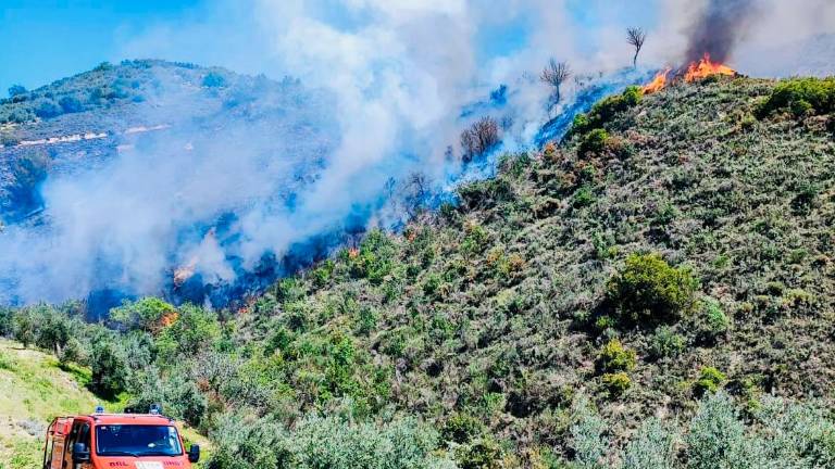 Estabilizado un incendio en Los Villares, en la Carrasquilla Estabilizado un incendio en Los Villares, en la Carrasquilla