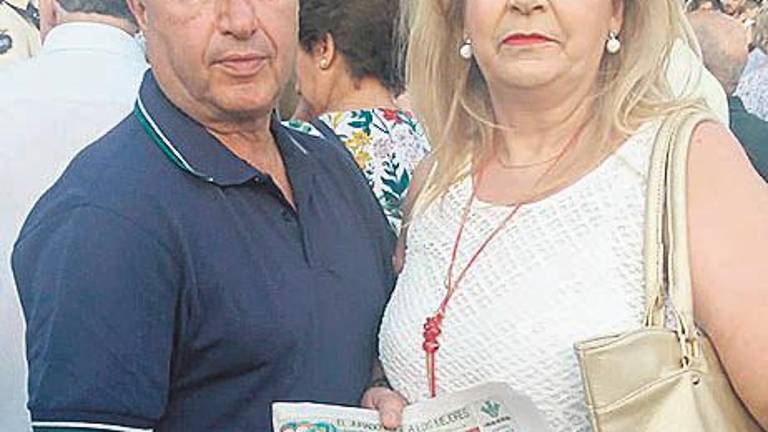 La Virgen de Linarejos es acompañada por sus fieles La Virgen de Linarejos es acompañada por sus fieles
