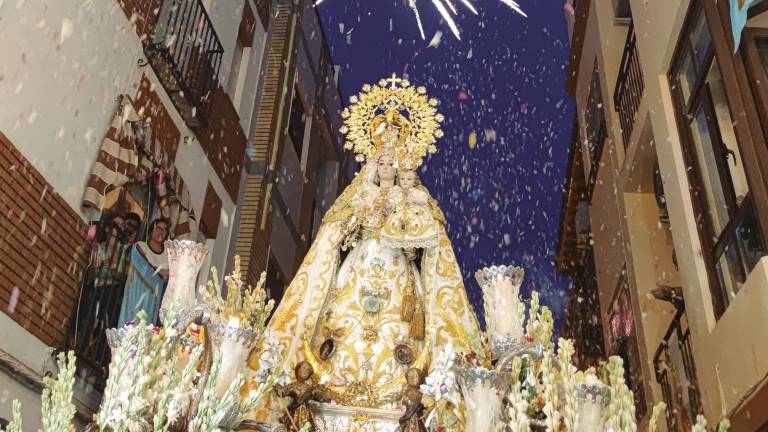 Dichoso recorrido de la Virgen de Consolación en Torredonjimeno Dichoso recorrido de la Virgen de Consolación en Torredonjimeno