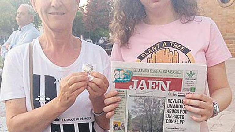 La Virgen de Linarejos es acompañada por sus fieles La Virgen de Linarejos es acompañada por sus fieles