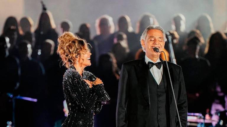 Karol G y Andrea Bocelli iluminan el Vaticano con su “Vivo por ella” Karol G y Andrea Bocelli iluminan el Vaticano con su “Vivo por ella”