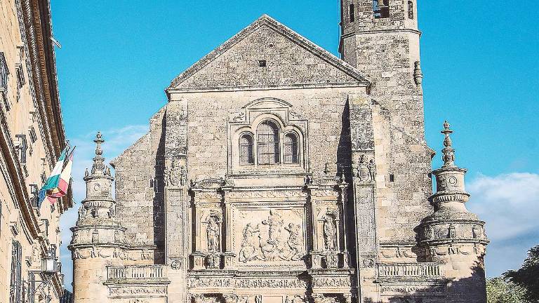 Analizando la Sacra Capilla del Salvador de la ciudad de Úbeda Analizando la Sacra Capilla del Salvador de la ciudad de Úbeda