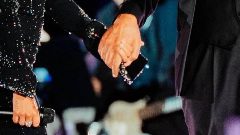 Karol G y Andrea Bocelli iluminan el Vaticano con su “Vivo por ella” Karol G y Andrea Bocelli iluminan el Vaticano con su “Vivo por ella”