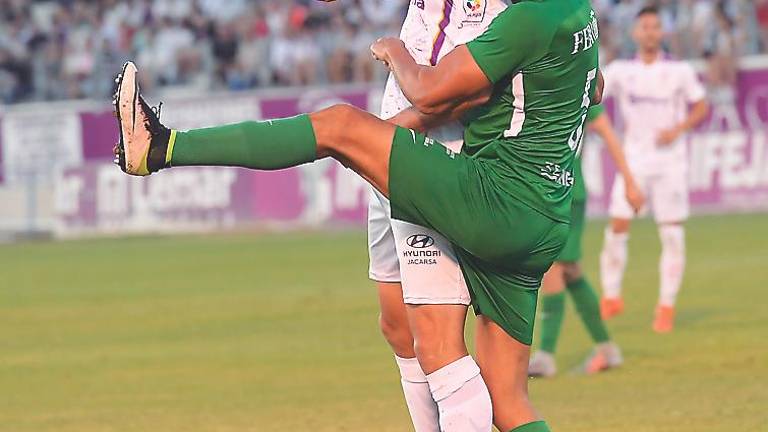 Joselu enmudece con su gol a La Victoria Joselu enmudece con su gol a La Victoria
