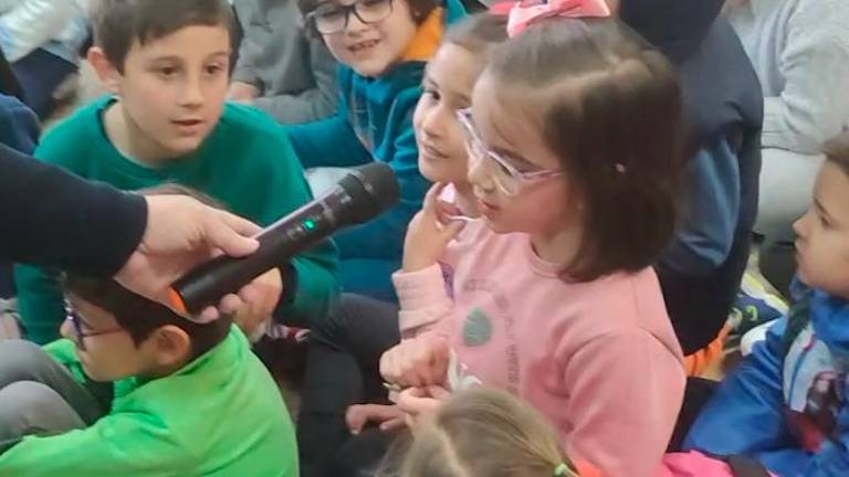 Bonito ‘Tacones rojos’ en el CEIP Virgen del Carmen de Alcaudete Bonito ‘Tacones rojos’ en el CEIP Virgen del Carmen de Alcaudete