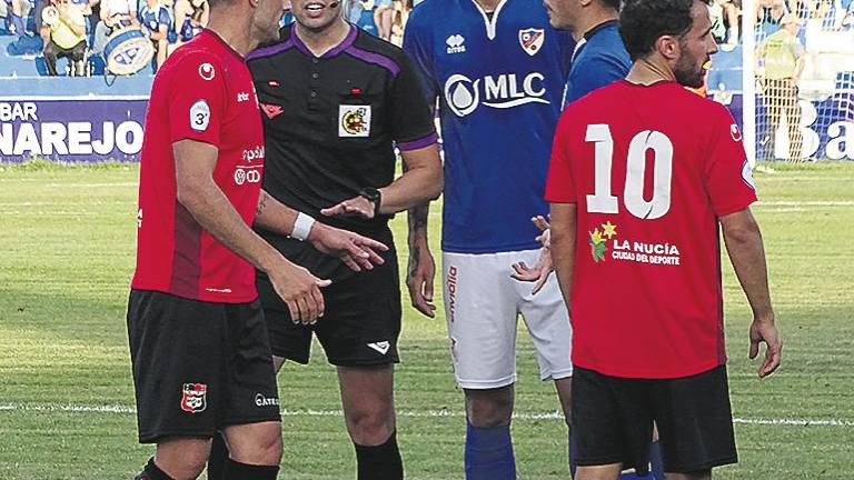 Un Linares Deportivo con freno de mano Un Linares Deportivo con freno de mano