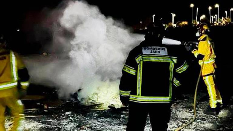 Otro incendio por basuras, esta vez junto a las cocheras del tranvía Otro incendio por basuras, esta vez junto a las cocheras del tranvía