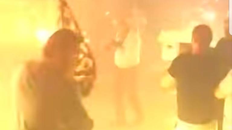Susto tras explotar petardos en una procesión en Pegalajar Susto tras explotar petardos en una procesión en Pegalajar