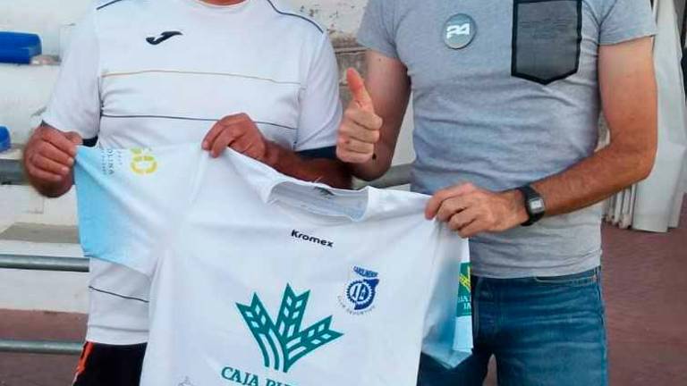 Ángel Gálvez dirigirá al Carolinense con la meta de subir a Primera Andaluza Ángel Gálvez dirigirá al Carolinense con la meta de subir a Primera Andaluza
