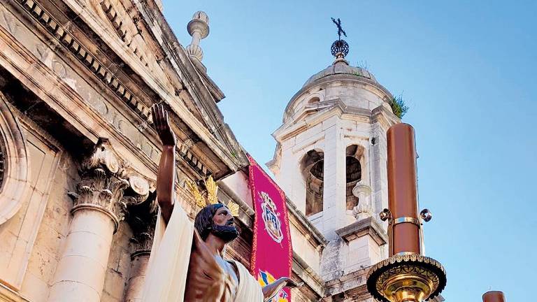 Tras el Resucitado llega el tiempo de Gloria Tras el Resucitado llega el tiempo de Gloria