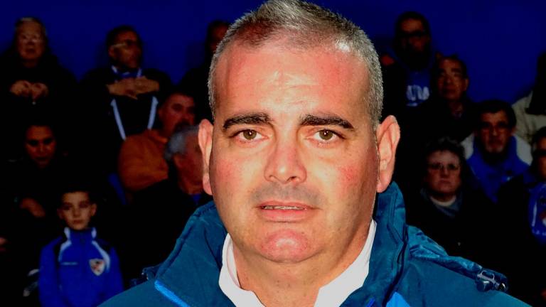 Un hat-trick de Chendo hace campeón de invierno al Linares Un hat-trick de Chendo hace campeón de invierno al Linares