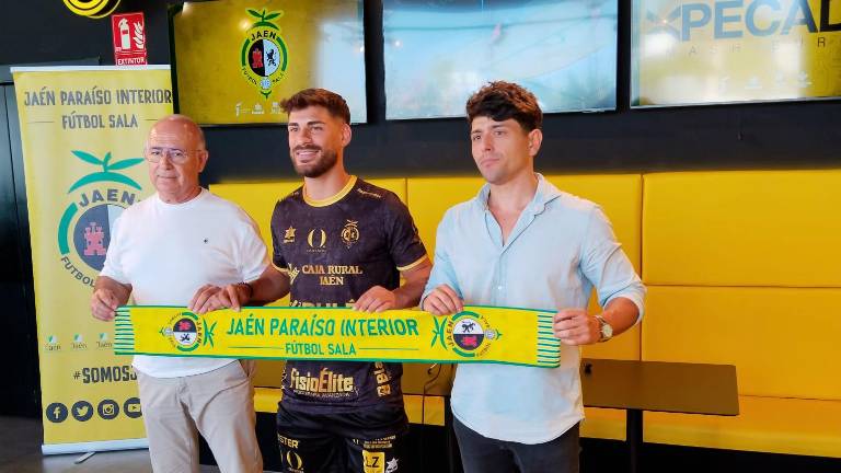 Esteban: “Jugar con Mati Rosa y Alan Brandi es un honor, ojalá marquemos millones de goles” Esteban: “Jugar con Mati Rosa y Alan Brandi es un honor, ojalá marquemos millones de goles”
