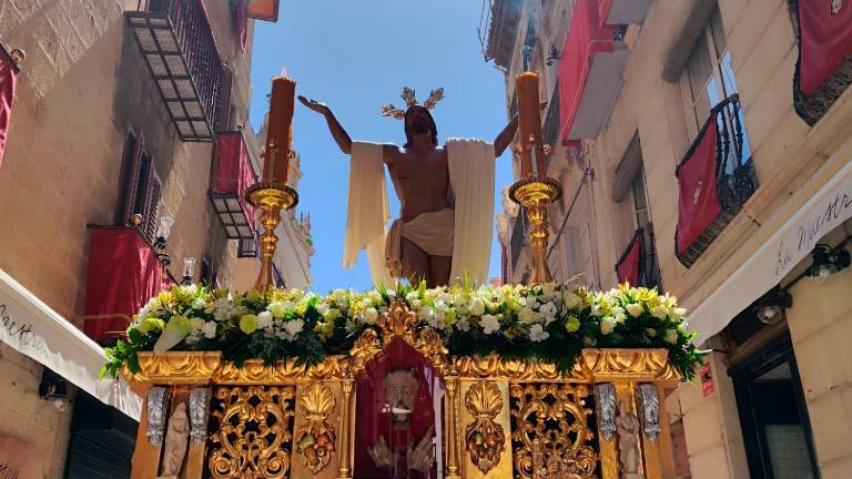 El Resucitado entra en San Ildefonso y pone fin a la Semana Santa El Resucitado entra en San Ildefonso y pone fin a la Semana Santa