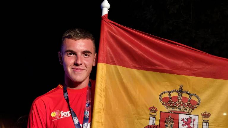 Alejandro Calvo logra la doble corona con el Europeo Júnior Alejandro Calvo logra la doble corona con el Europeo Júnior