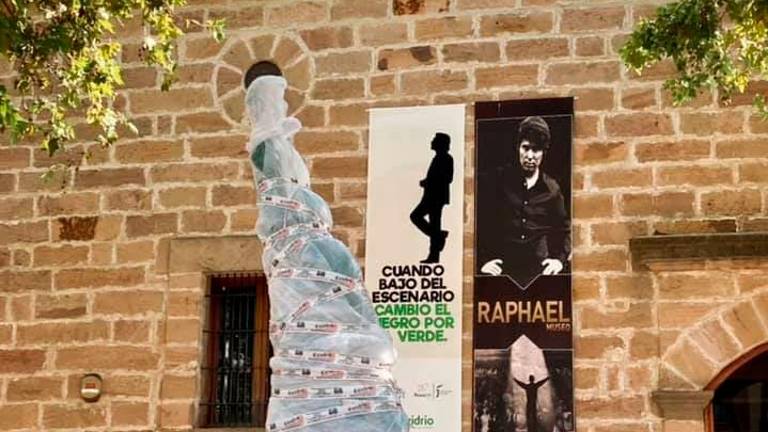 Un Raphael en vidrio reciclado Un Raphael en vidrio reciclado