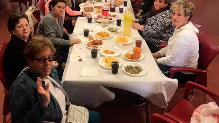 Celebración de una convivencia de mujeres Celebración de una convivencia de mujeres