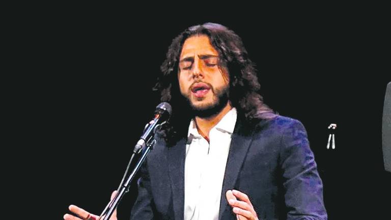 “Comencé a cantar con 17 años” “Comencé a cantar con 17 años”