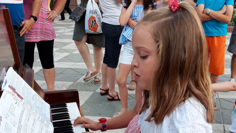 Valeria, una niña que ve la vida a través de la música Valeria, una niña que ve la vida a través de la música