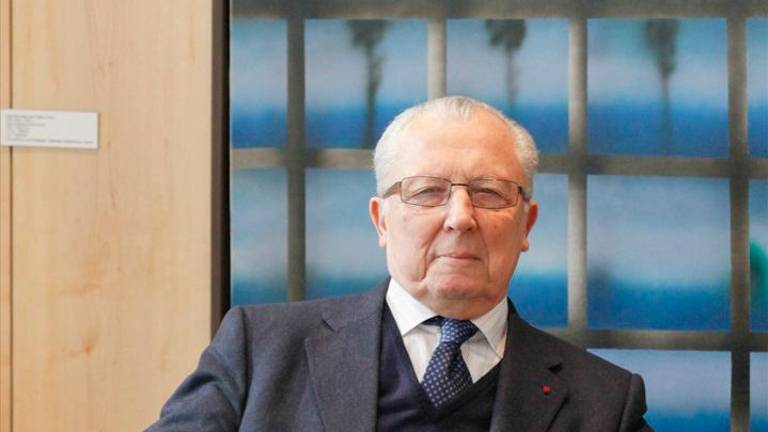 La Comisión Europea despide a Jacques Delors, promotor de la integración y del euro La Comisión Europea despide a Jacques Delors, promotor de la integración y del euro