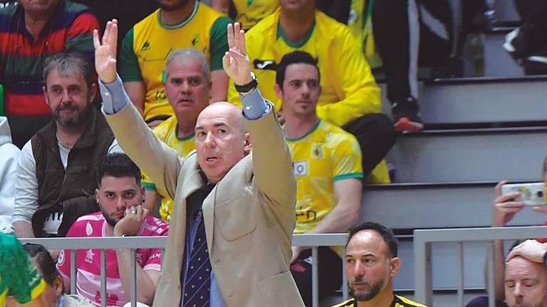 Aquel niño que jugaba en el plazuela de Peñamefécit es ahora el mejor entrenador de fútbol sala de España Aquel niño que jugaba en el plazuela de Peñamefécit es ahora el mejor entrenador de fútbol sala de España