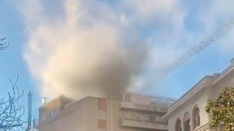 El fuego junto a la Plaza Deán Mazas se ha originado en la cocina del bar siniestrado El fuego junto a la Plaza Deán Mazas se ha originado en la cocina del bar siniestrado