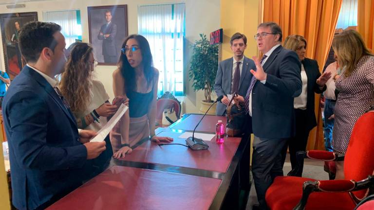 Fotogalería de una moción: A la segunda no fue la vencida en el Ayuntamiento de Linares Fotogalería de una moción: A la segunda no fue la vencida en el Ayuntamiento de Linares
