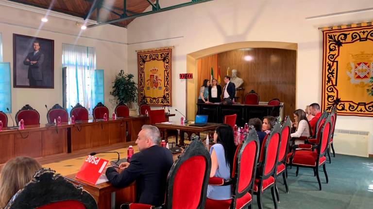 Fotogalería de una moción: A la segunda no fue la vencida en el Ayuntamiento de Linares Fotogalería de una moción: A la segunda no fue la vencida en el Ayuntamiento de Linares
