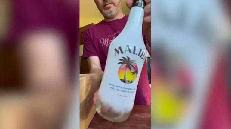 Si tienes una botella vacía, tienes un buen vaso Si tienes una botella vacía, tienes un buen vaso