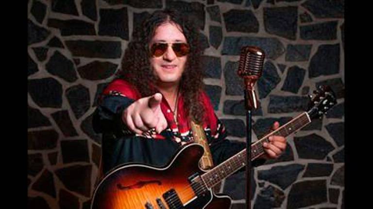 Las Noches de Palacio llegan a Porcuna con el guitarrista y cantante Santi Campillo Las Noches de Palacio llegan a Porcuna con el guitarrista y cantante Santi Campillo