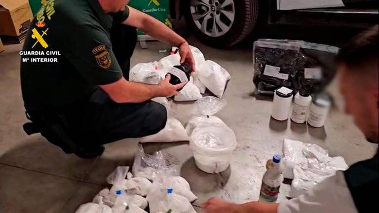 Detenido en Almería por fabricación ilegal de más de 150 kilos de explosivos en su domicilio Detenido en Almería por fabricación ilegal de más de 150 kilos de explosivos en su domicilio