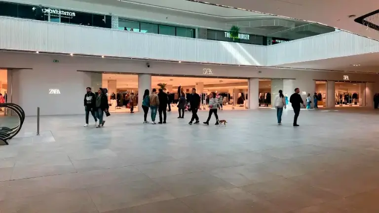 El Jaén Plaza abrirá el 29 de junio y el 6 de julio para las rebajas El Jaén Plaza abrirá el 29 de junio y el 6 de julio para las rebajas