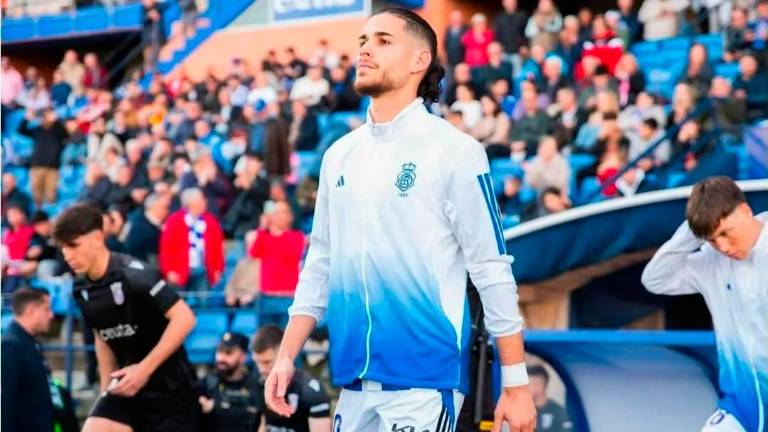 El Linares Deportivo perfila su proyecto con el fichaje del defensa Carlos Becken El Linares Deportivo perfila su proyecto con el fichaje del defensa Carlos Becken