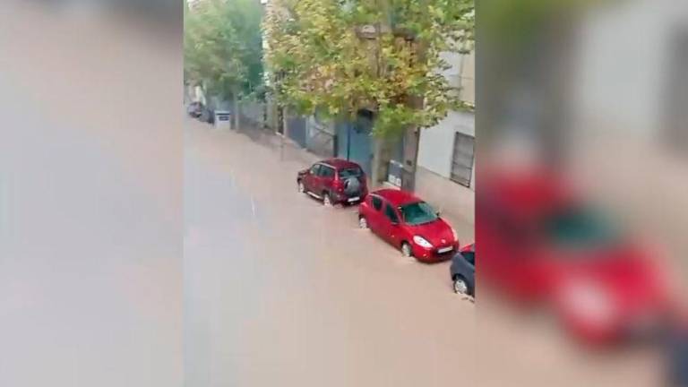 Torrente de agua con calles completamente anegadas en Jódar Torrente de agua con calles completamente anegadas en Jódar