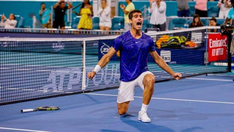 Alcaraz destrona a Hurkacz y jugará la final en Miami Alcaraz destrona a Hurkacz y jugará la final en Miami