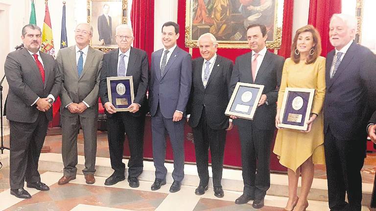 La Junta premia a Mayoral, Covap y CICA por su trabajo La Junta premia a Mayoral, Covap y CICA por su trabajo