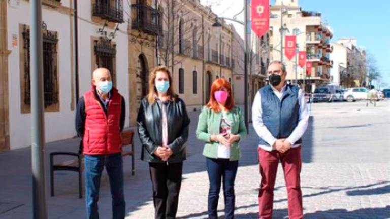Úbeda se engalanará con banderolas para la Semana Santa pese a la ausencia de procesiones Úbeda se engalanará con banderolas para la Semana Santa pese a la ausencia de procesiones
