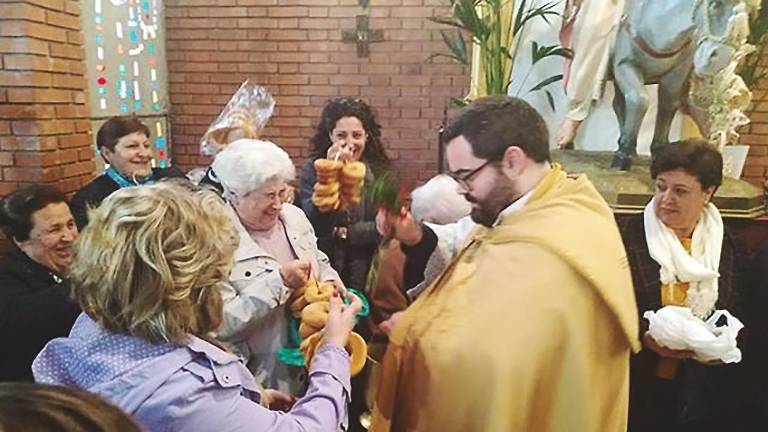Roscas, niños y la patrona, protagonistas en la Candelaria de Peal de Becerro Roscas, niños y la patrona, protagonistas en la Candelaria de Peal de Becerro
