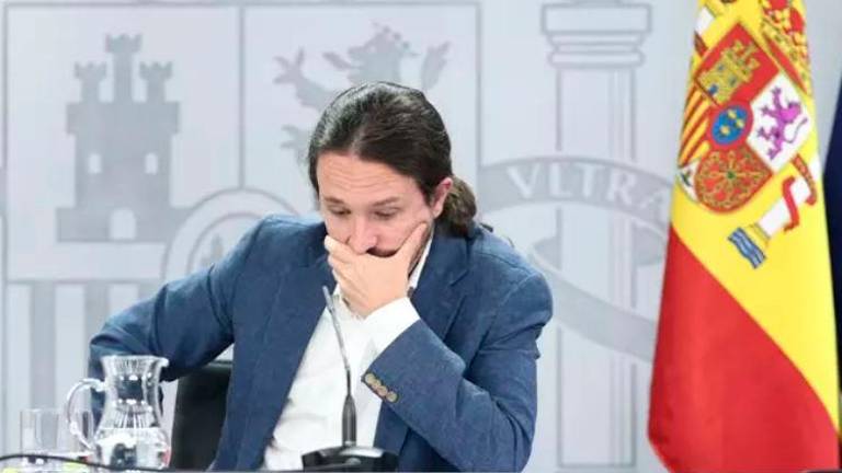 El Gobierno convoca mañana a las CC.AA para tratar los brotes en residencias de mayores El Gobierno convoca mañana a las CC.AA para tratar los brotes en residencias de mayores
