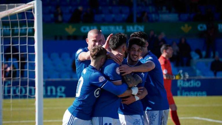 El Linares vuelve a la senda de la victoria ante el Talavera (3-0) El Linares vuelve a la senda de la victoria ante el Talavera (3-0)