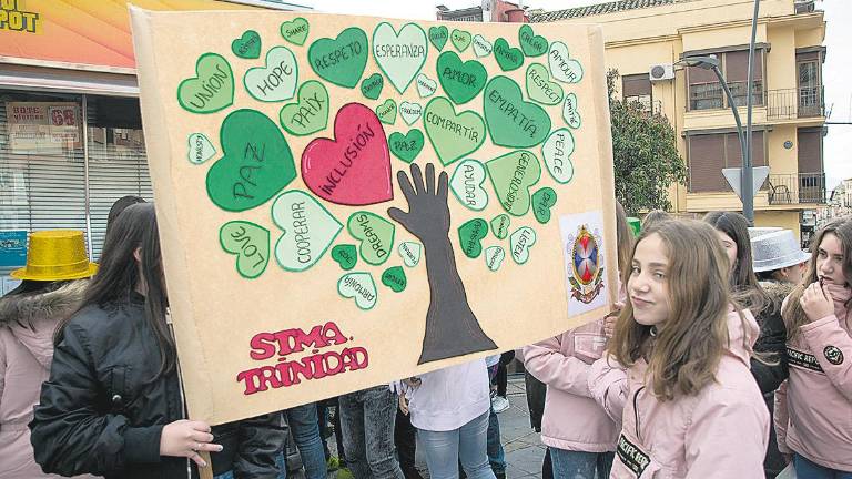 Cientos de menores marchan por la paz Cientos de menores marchan por la paz