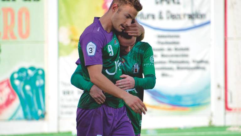 El Atlético Mancha Real continúa en su línea y golea a El Palo